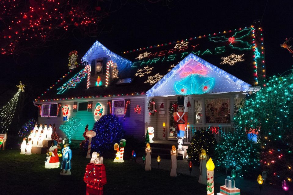 125 Concord St Westbury, NY 11590 - Christmas Lights LI