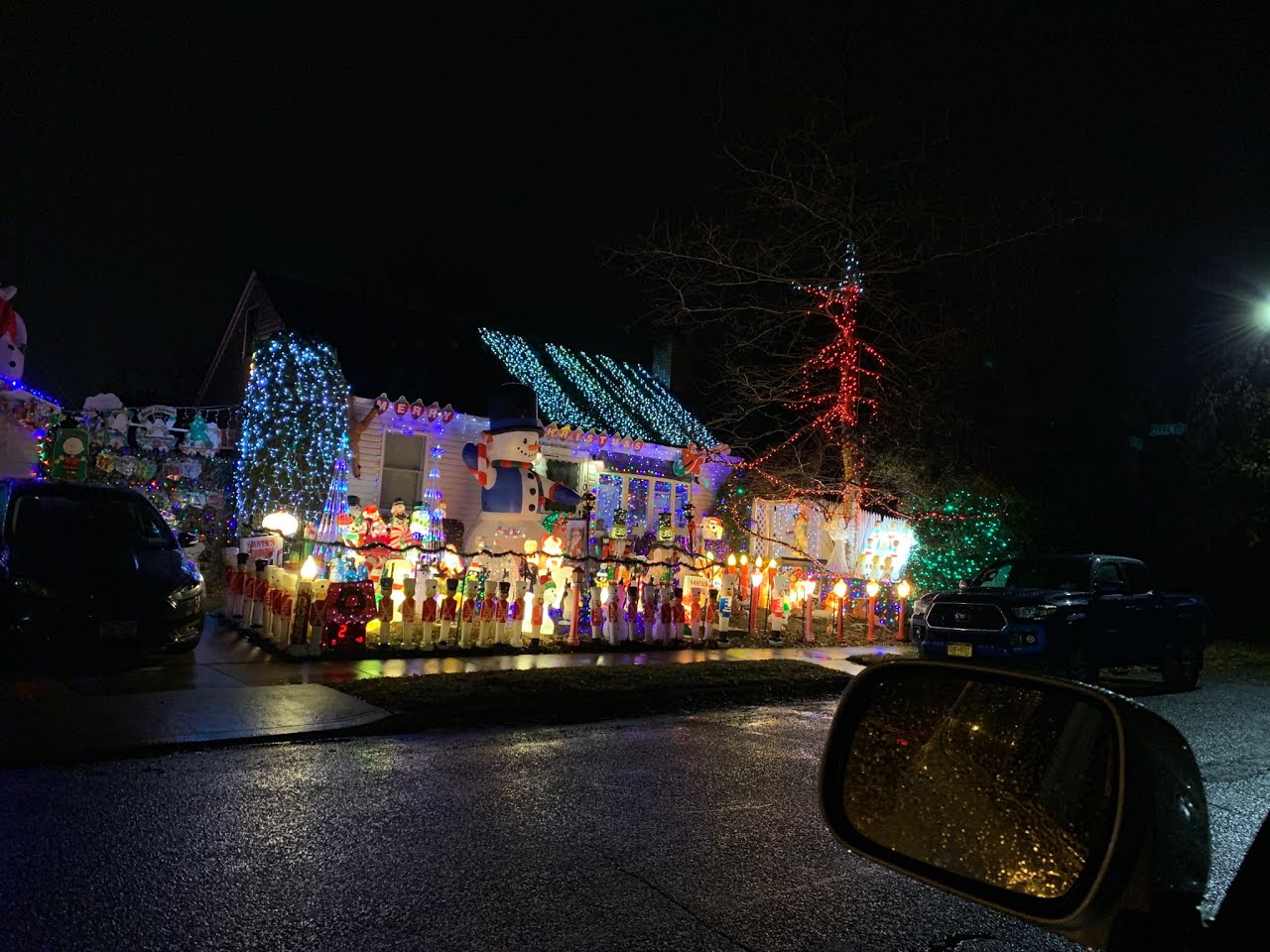 104 Cliff Dr Hicksville, NY 11801 - Christmas Lights LI